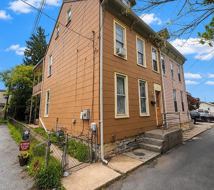 2nd image of 1120 Walton St