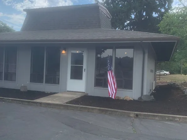 214 NE Division St #1, Myrtle Creek, OR 97457