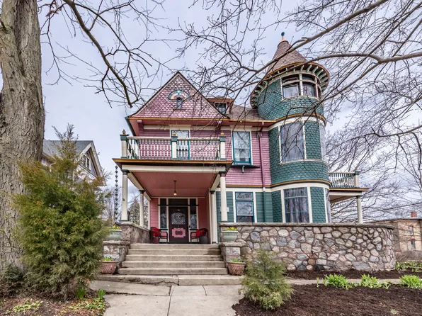 600 E Chicago St, Elgin, IL 60120