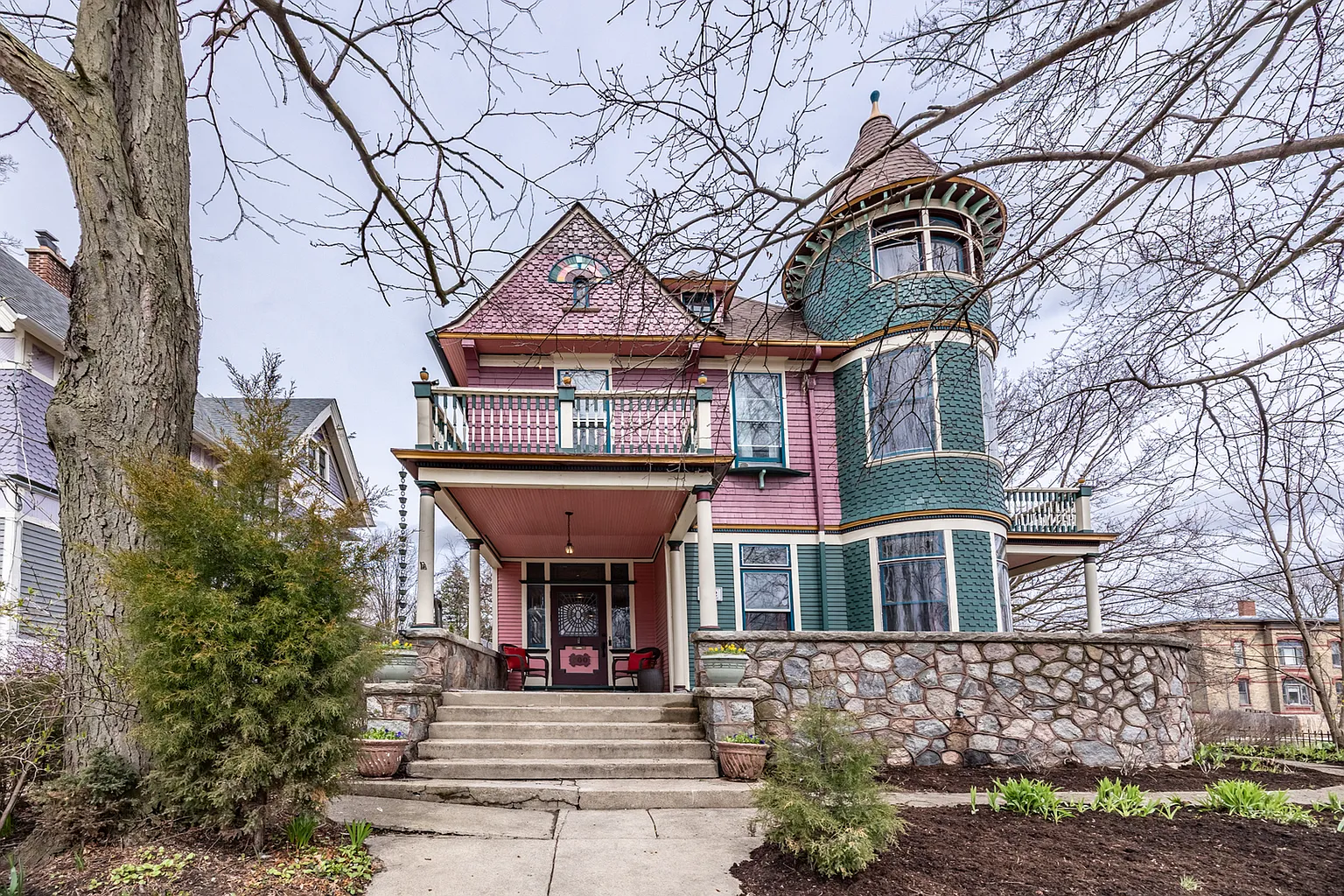 600 E Chicago St photo 1