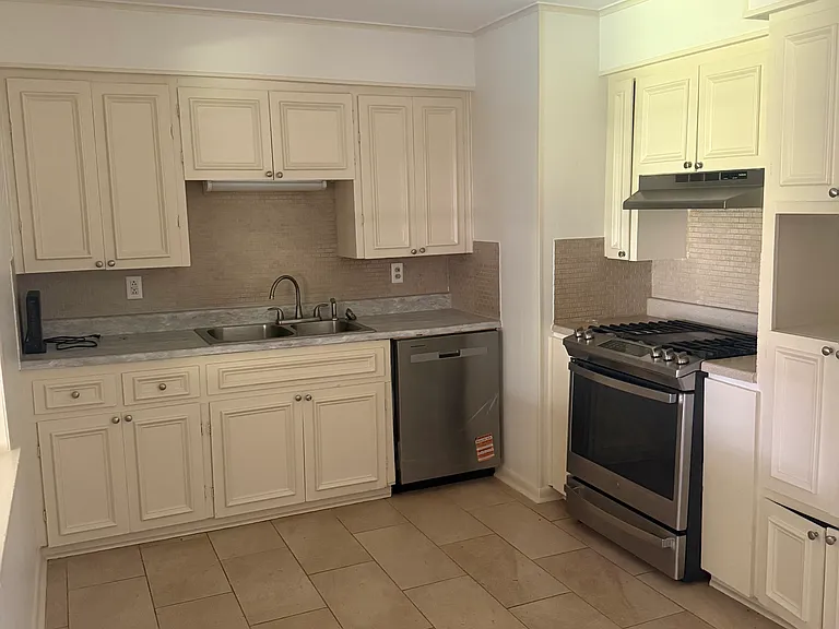 1447 Rebel Dr — Photo 5