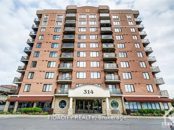 314 Central Park Dr #907, Ottawa, ON K2C 0R2