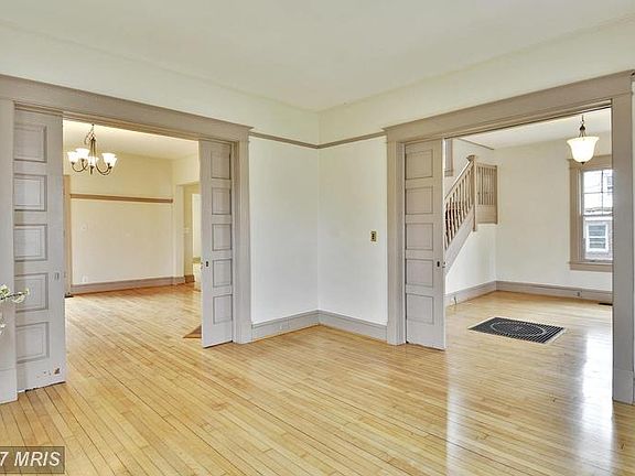 4th image of 1925 N Van Buren St