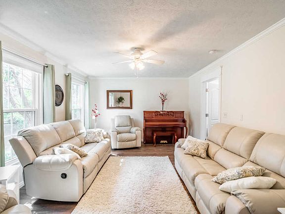 3rd image of 4545 Wedgewood Dr