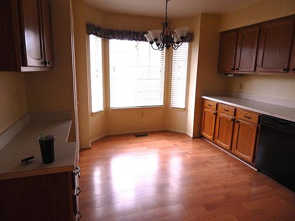 3rd image of 8981 Cavell Ave