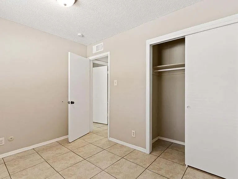 304 Carnival Dr — Photo 30