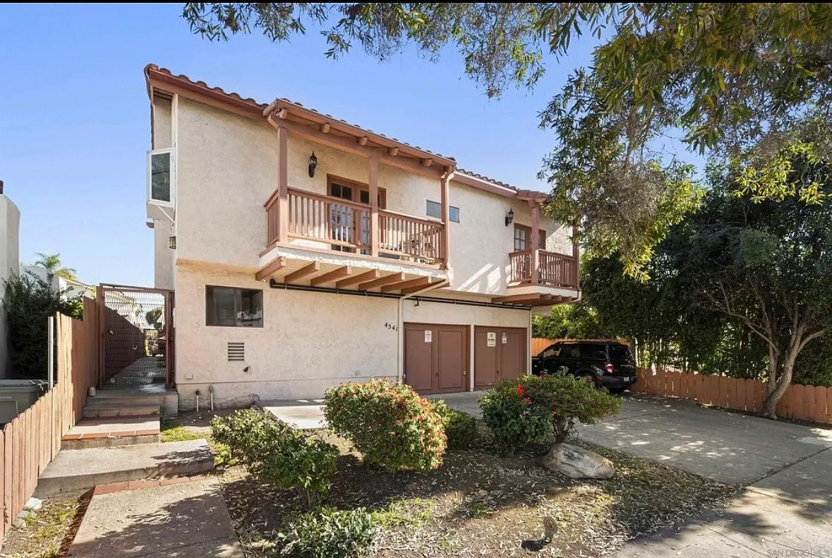 2 bed, 865 sqft, $3,000 — Photo 1