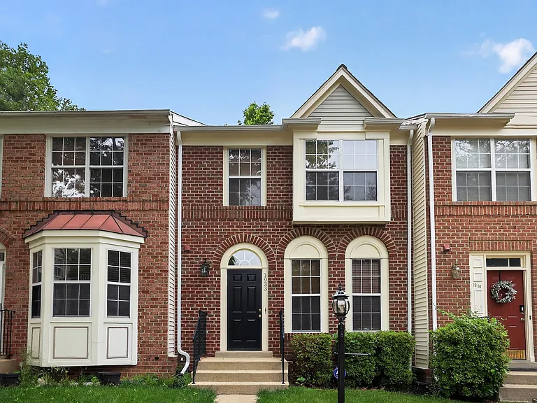 1933 Beecham Ct — Photo 2