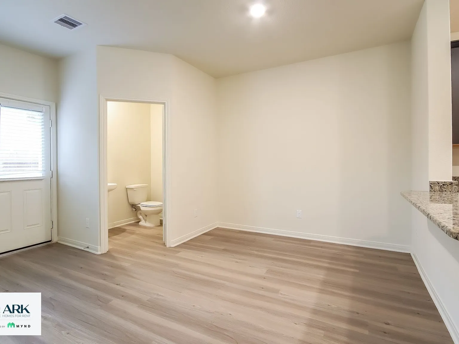 4 bed, 2.5 bath, 1727 sqft, $1,899 — Photo 4