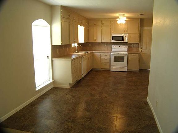 3rd image of 1601 Pease St