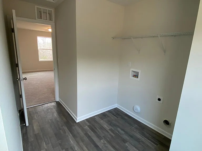 1542 Catskill Way — Photo 16