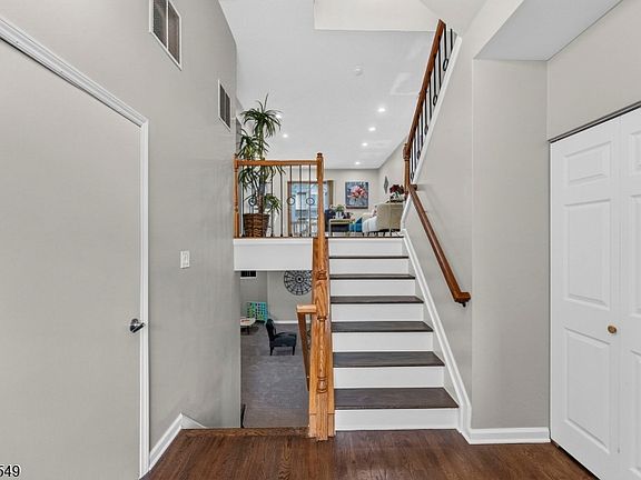 5th image of 4 Lee Lee Ln