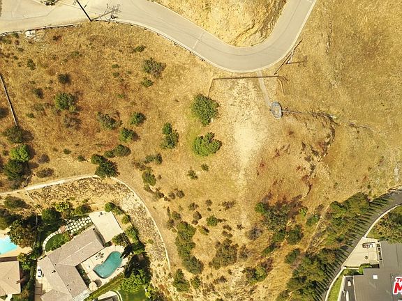 2nd image of 2381 Sunset Plaza Dr
