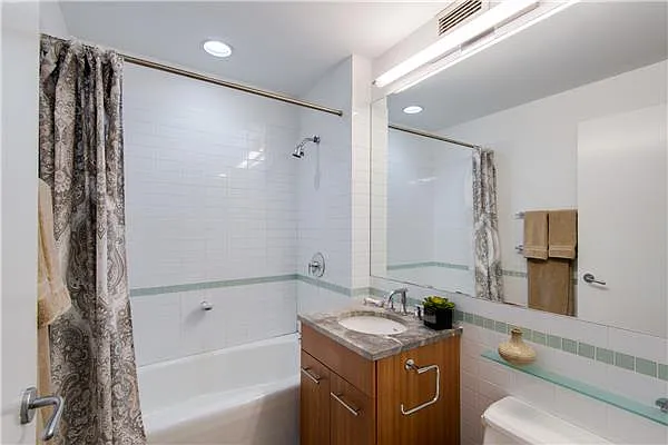 Sold by (Legacy) Elegran | media 5