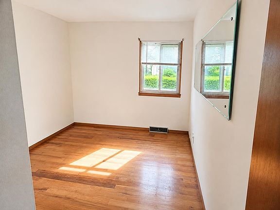 4th image of 641 Short Culver St