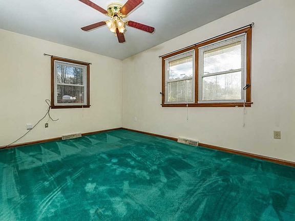 5th image of 210 Wellview Dr