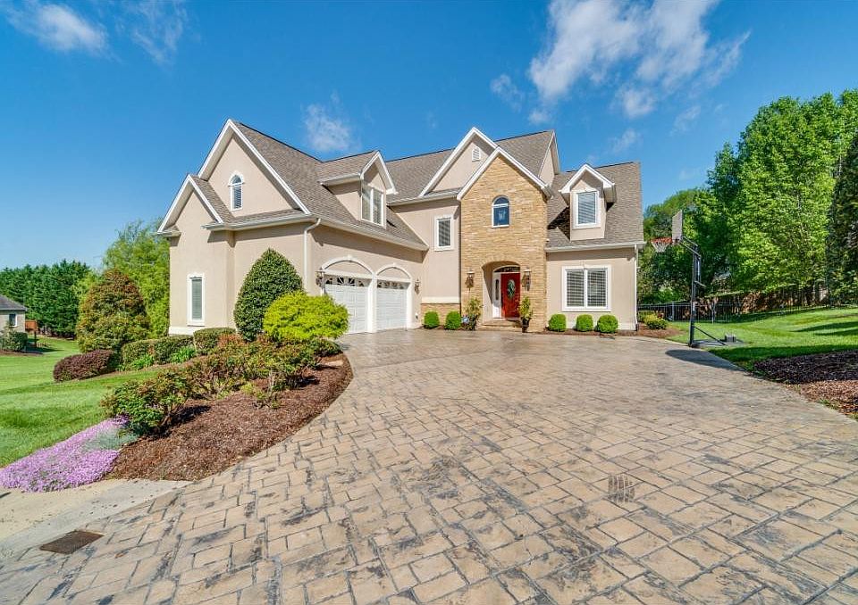 1st image of 102 Lands End Ct
