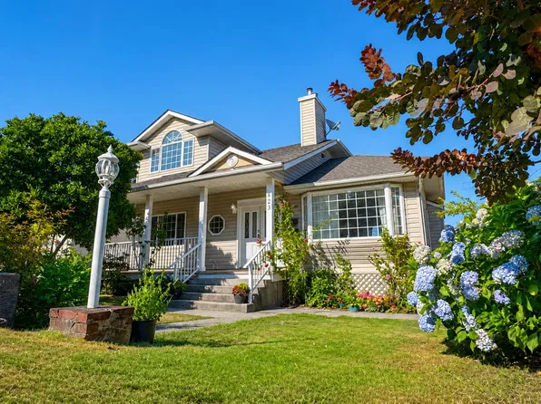 823 Burnaby St, New Westminster, BC V3L 4V8