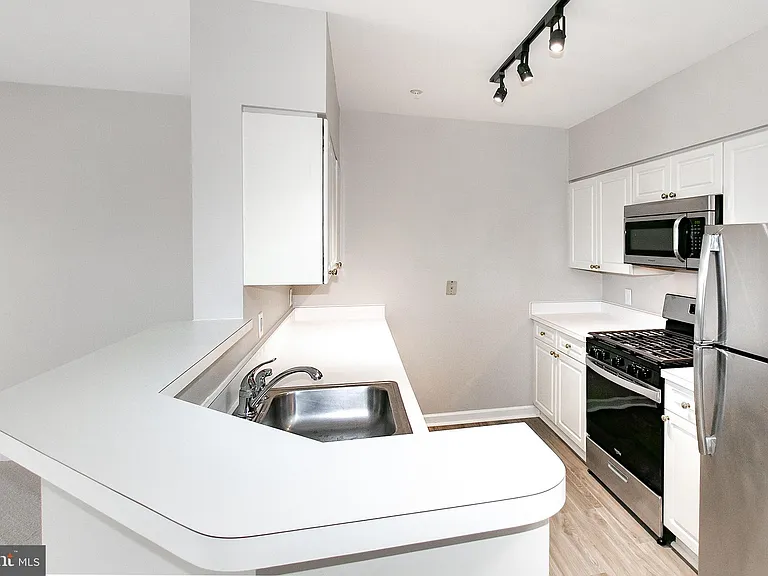 2204 Westcourt Ln #306 — Photo 14