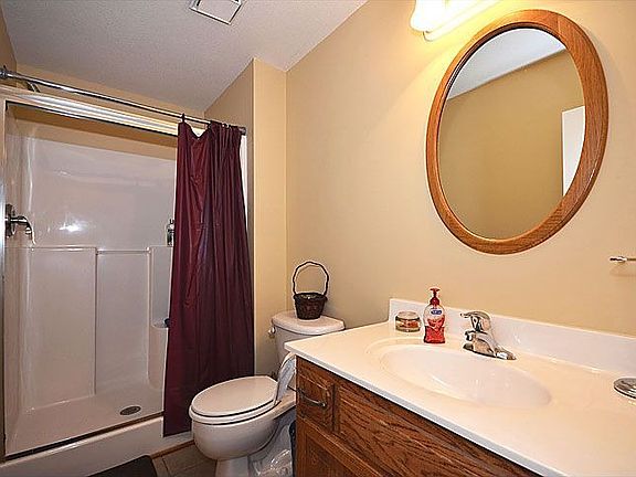 5th image of 207 Surrey Ct