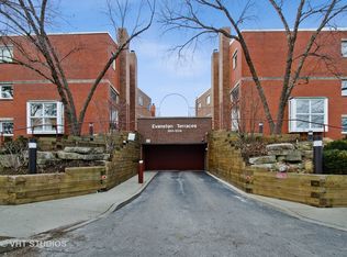 1221 Central St APT A, Evanston, IL 60201
