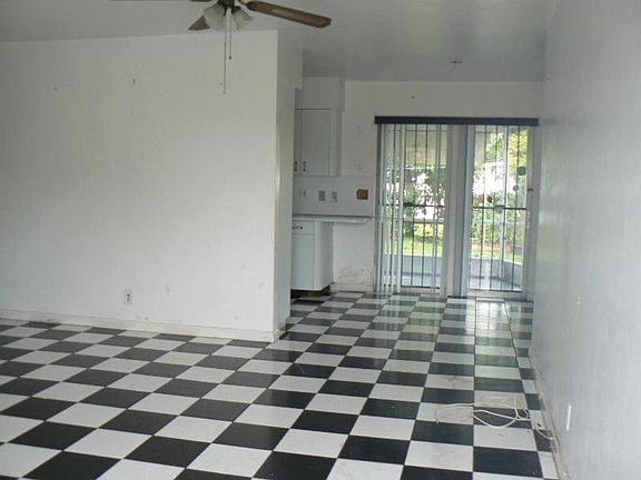 2nd image of 601 NW 37th Ave