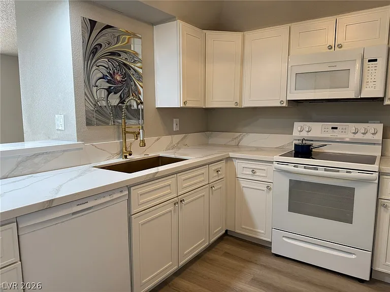 3930 University Center Dr #302 — Photo 11
