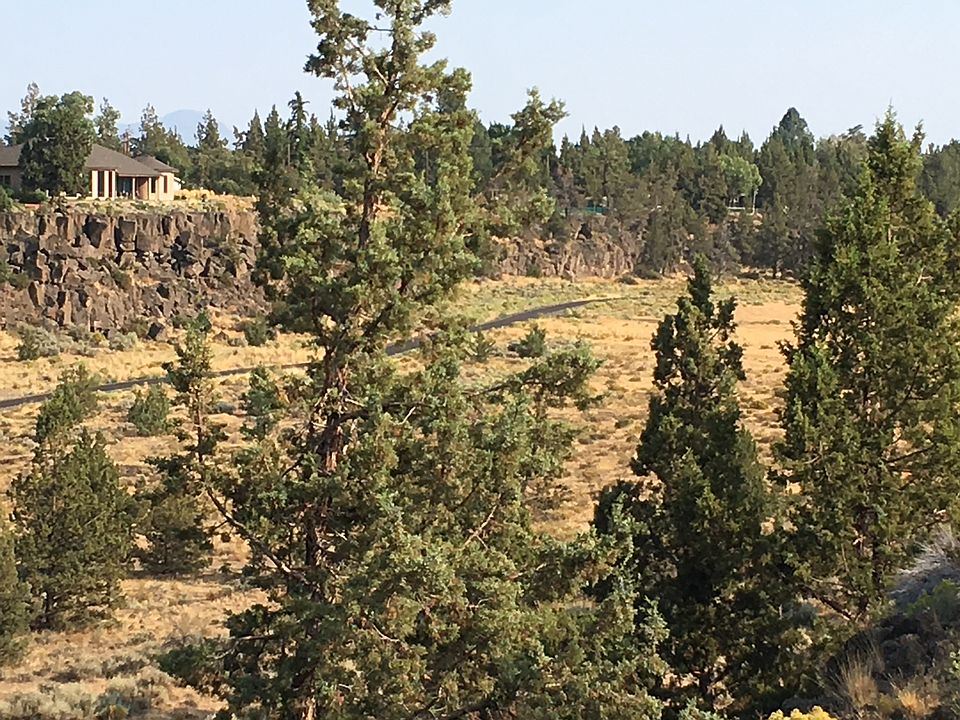 2nd image of 1428 NW Rimrock Dr