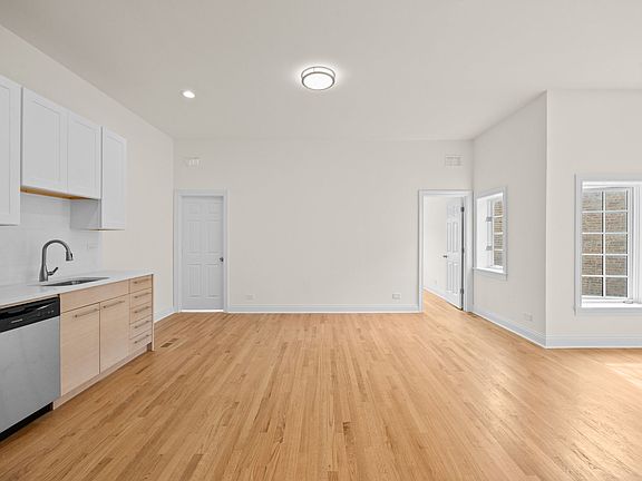 4th image of 3107 N Harding Ave #2N