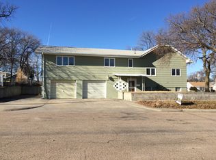 781 9th St, Phillipsburg, KS 67661