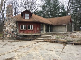 6801 Valley Dr, Leo, IN 46765