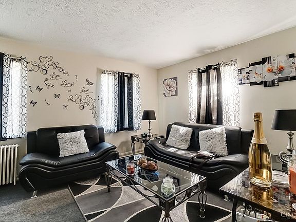 2nd image of 145 Glenridge Pl