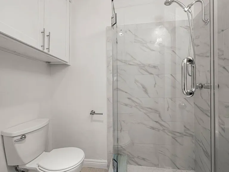 607 N Flores St — Photo 21
