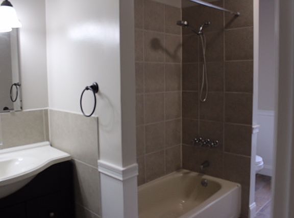 5th image of 125 Lewis Ave #1