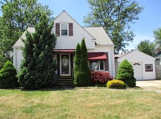 1596 Winchester Rd, Lyndhurst, OH 44124