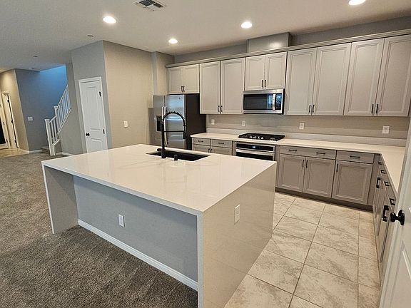 5th image of 523 Sonoma Range St
