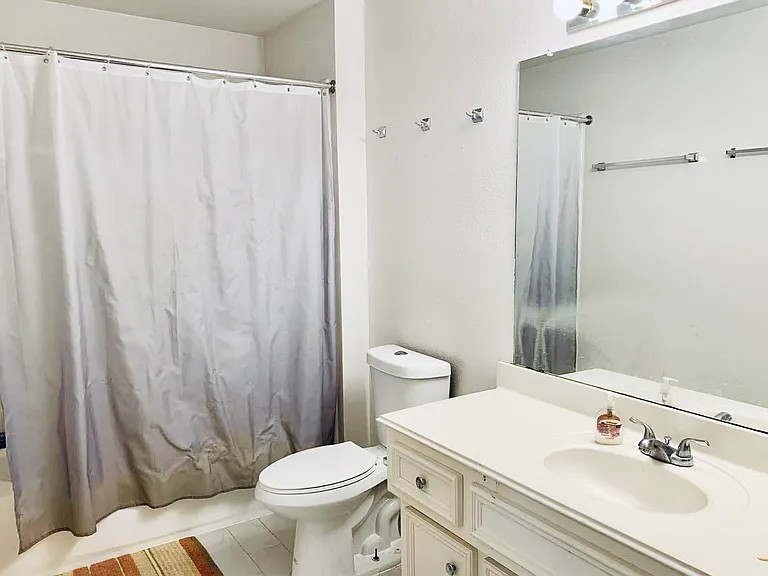 1818 Hillgreen Dr — Photo 2