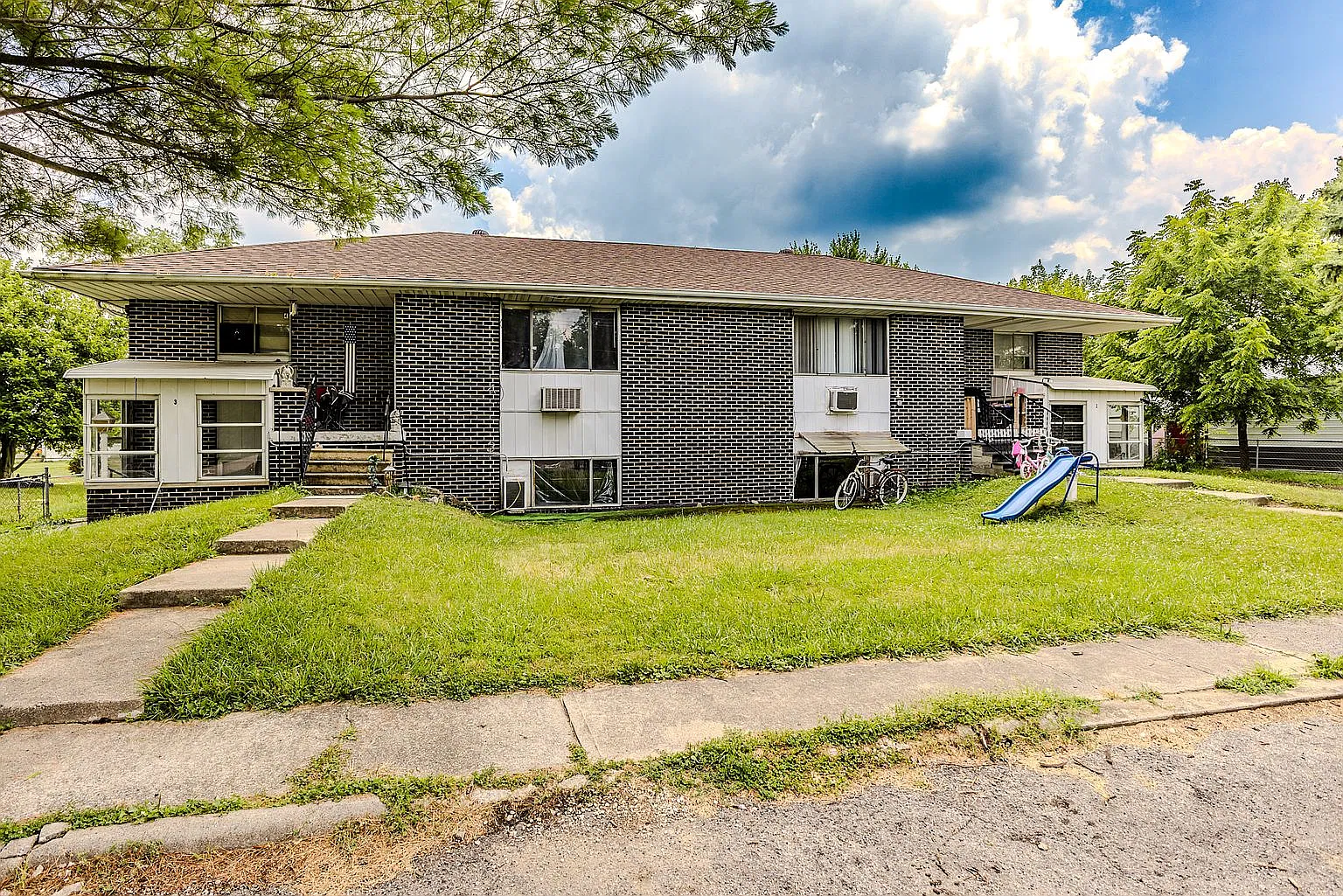 2 bed, $825 — Photo 1