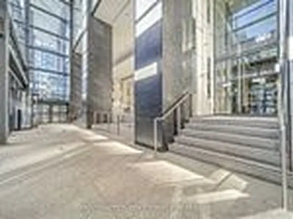 488 University Ave, Toronto, ON