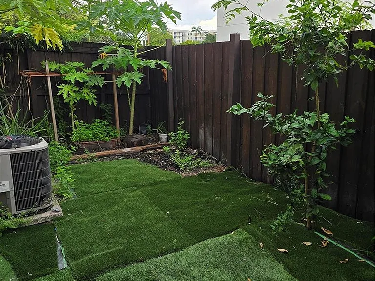 20 NW 7th Ave #6 — Photo 14