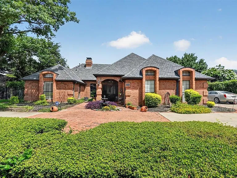 2335 Highlands Creek Rd — Photo 1