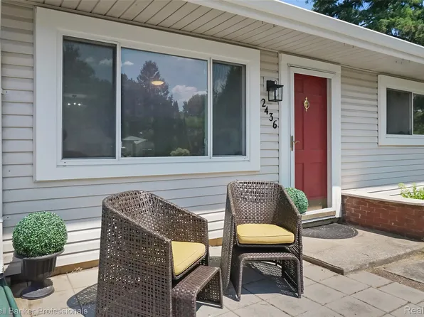 2436 Toby Rd, Orion, MI 48359