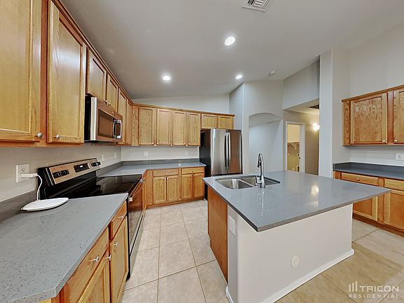 4th image of 3541 E Alamo St