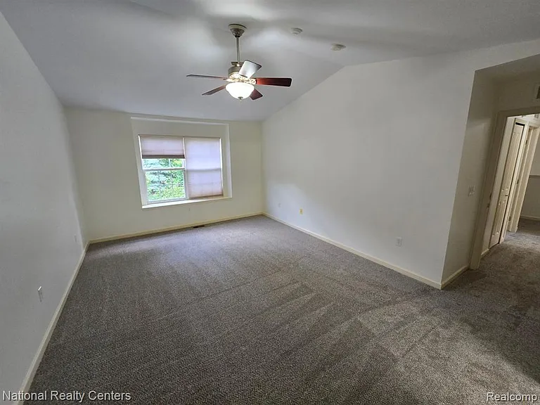 4058 Radcliff Dr — Photo 21