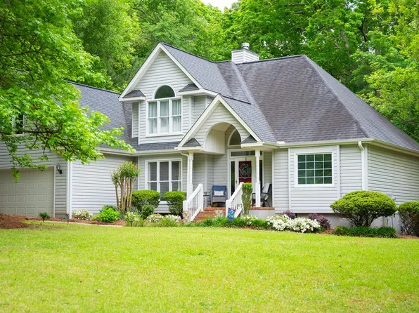 102 Broken Ridge Ct, Greenwood, SC 29646