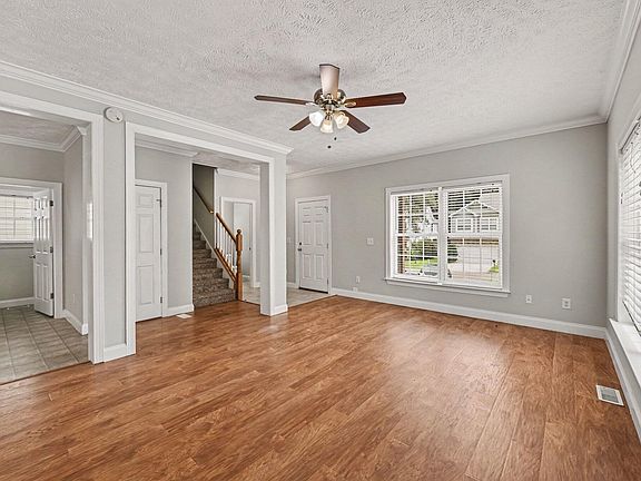 4th image of 1911 Chestnut Oak Ln