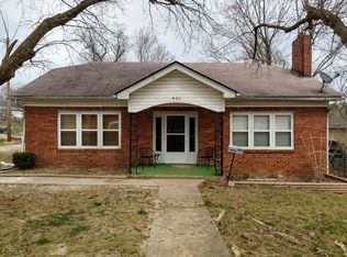 403 E 6th St, Willow Springs, MO 65793