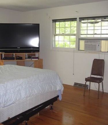 2nd image of 7 Vichy Dr