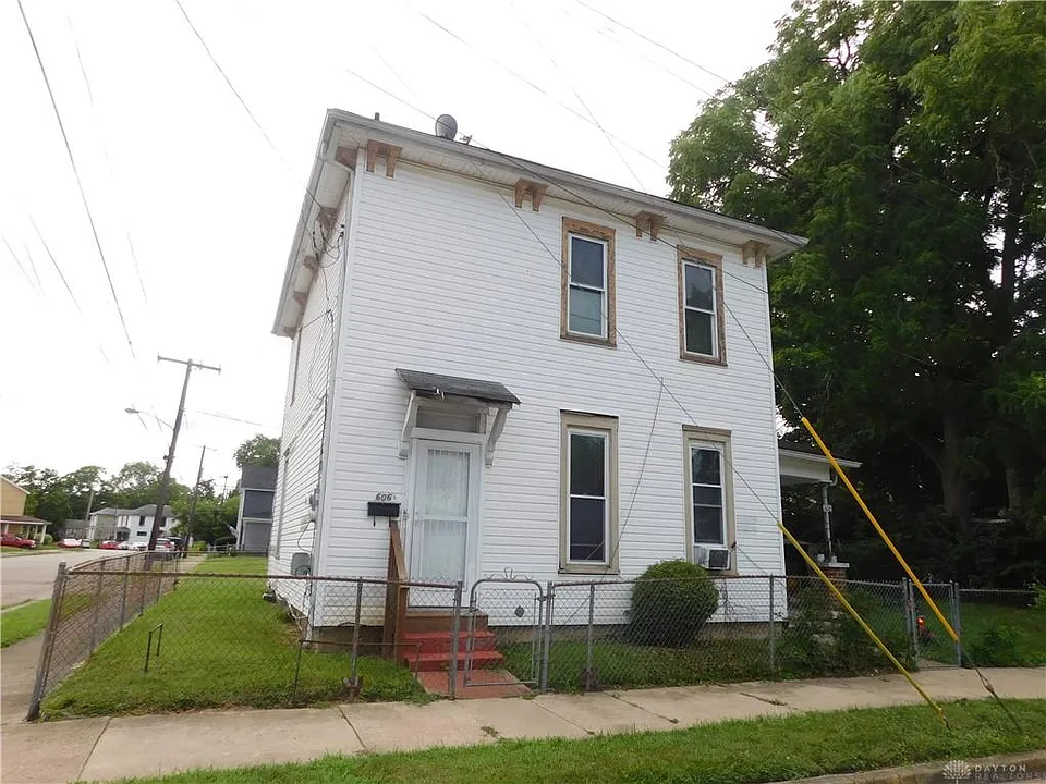 606 1/2 Mason St