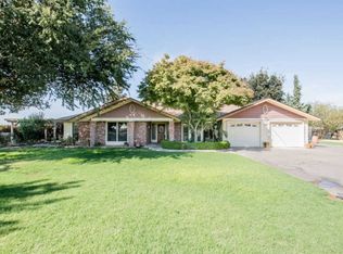 155 S Fairbanks Ave, Sanger, CA 93657